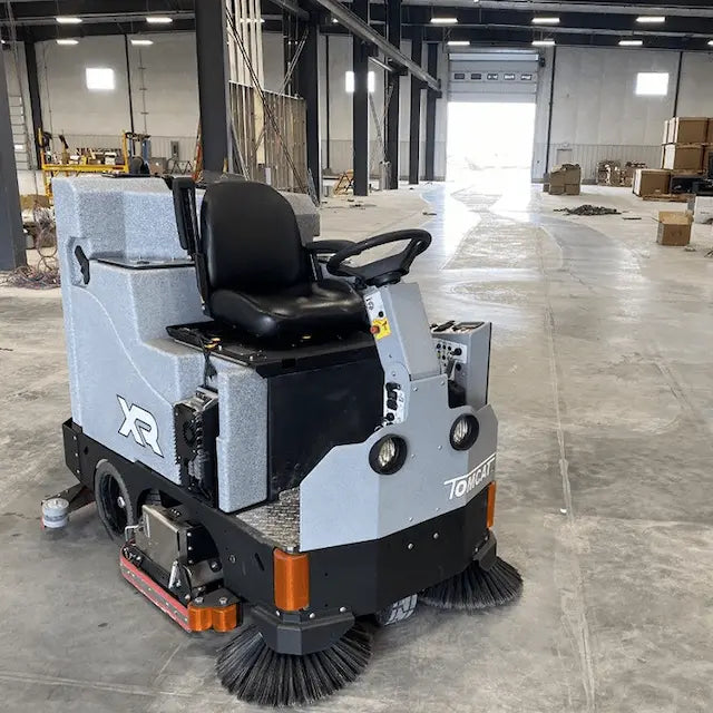 Tomcat HD v2.0 40" Cylindrical Rider Floor Scrubber