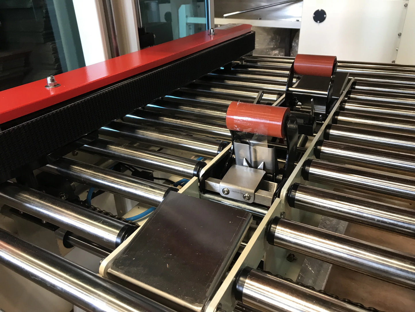 Eagle T400R Random Carton Sealer